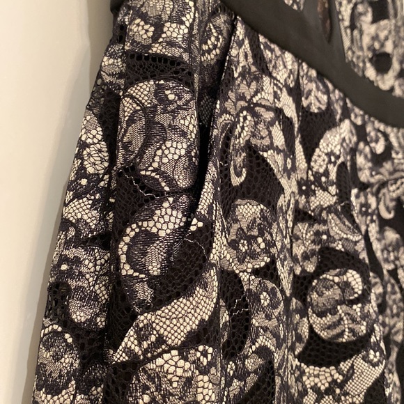 Beautiful dress! Gently worn ones. Dress has pockets. - Picture 5 of 11